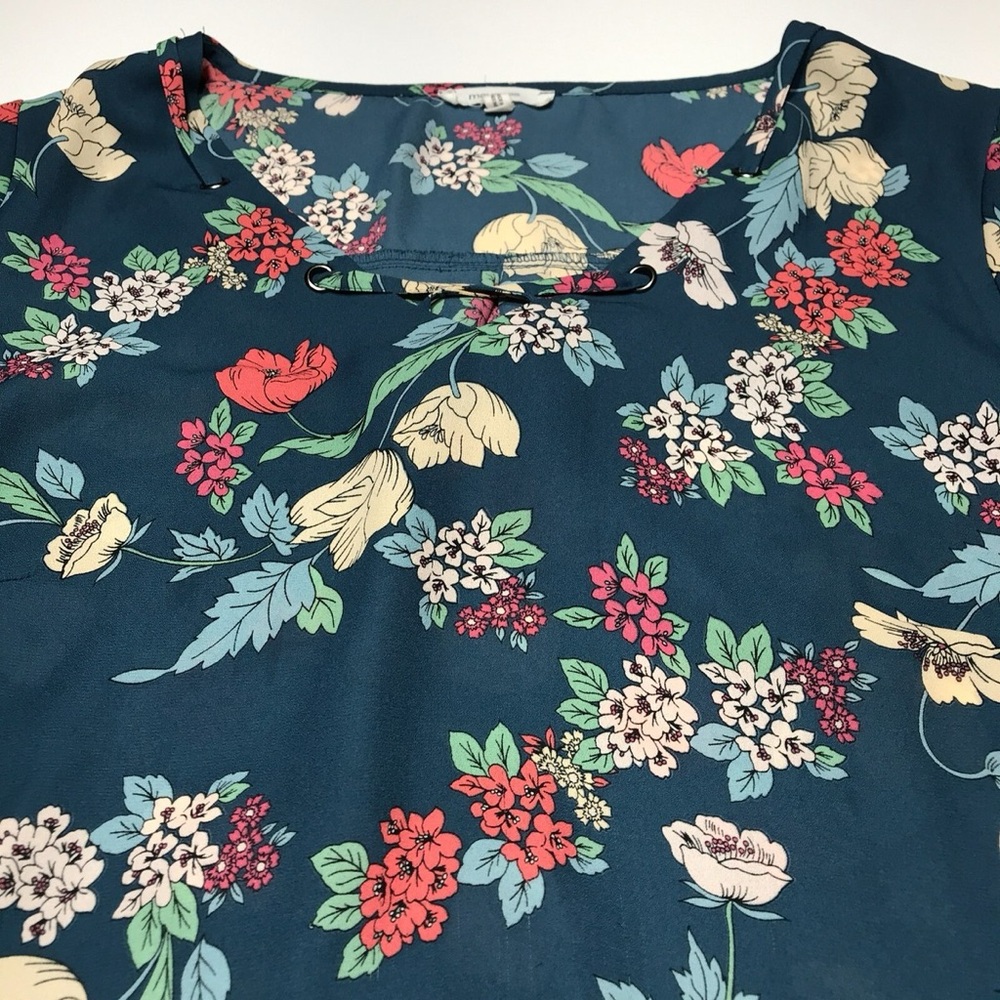 Floral Print Women's Top size medium - Picture 7 of 12
